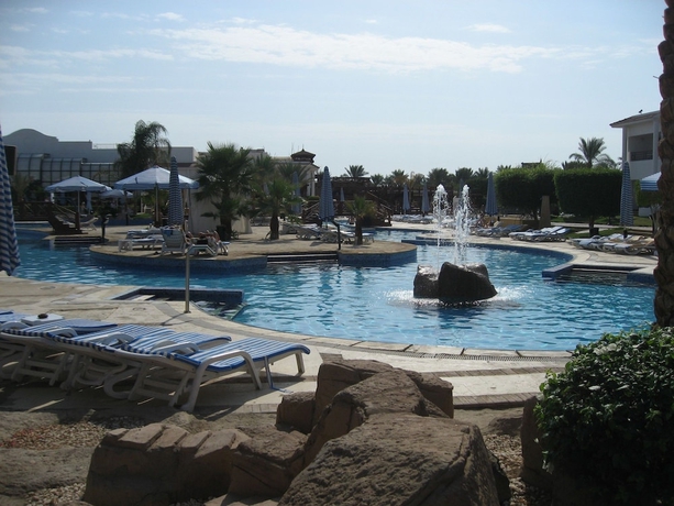 Imagen de la piscina del Hotel Holiday Service College and Diving. Foto 19