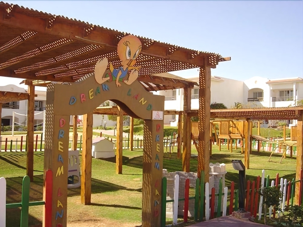 Imagen de los exteriores del Hotel Holiday Service College and Diving. Foto 11
