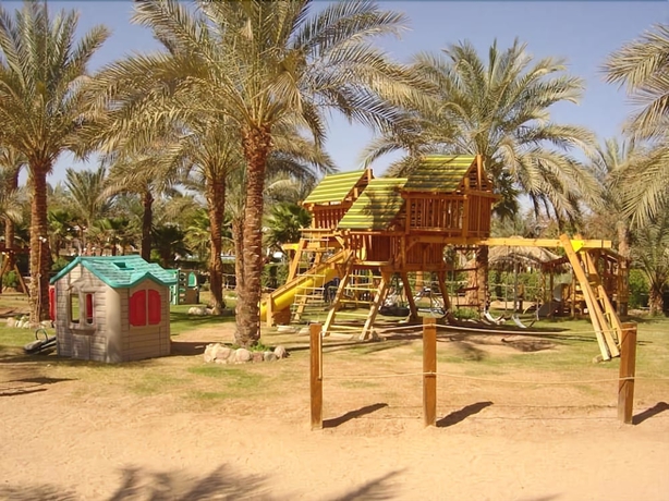 Imagen de los exteriores del Hotel Holiday Service College and Diving. Foto 12