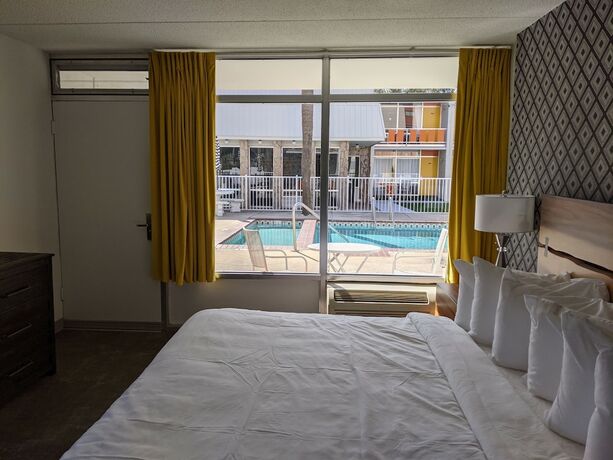 Imagen general del Hotel Holiday Shores. Foto 1