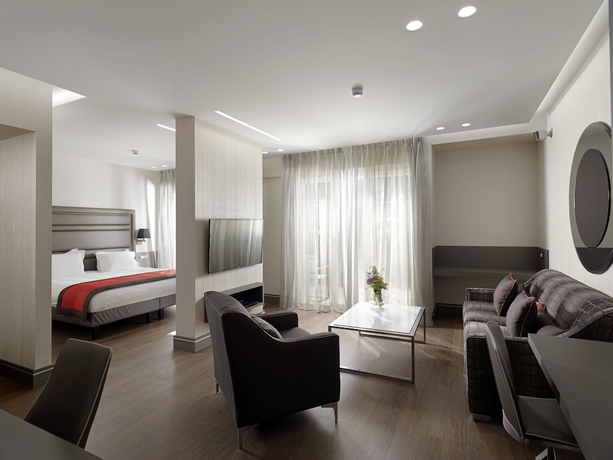 Imagen de la habitación del Hotel Holiday Suites, Atenas. Foto 2