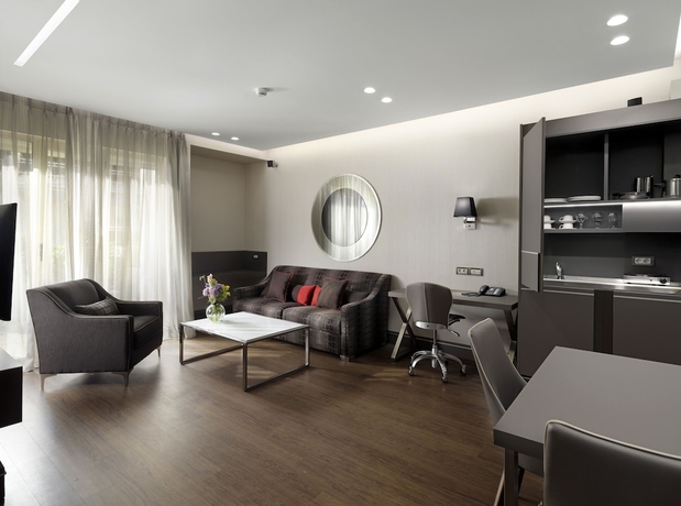 Imagen de la habitación del Hotel Holiday Suites, Atenas. Foto 7