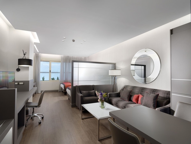 Imagen de la habitación del Hotel Holiday Suites, Atenas. Foto 14