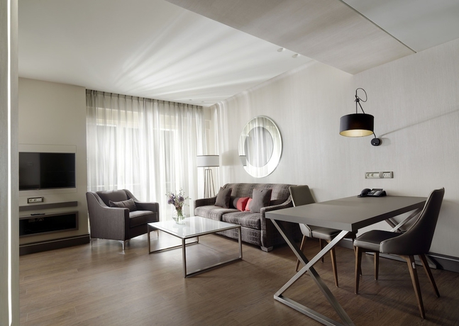 Imagen de la habitación del Hotel Holiday Suites. Foto 3