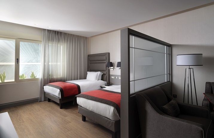 Imagen de la habitación del Hotel Holiday Suites. Foto 8