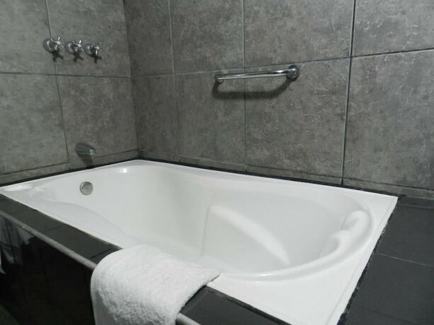 Imagen general del Hotel Holiday Suites, Tacna. Foto 17