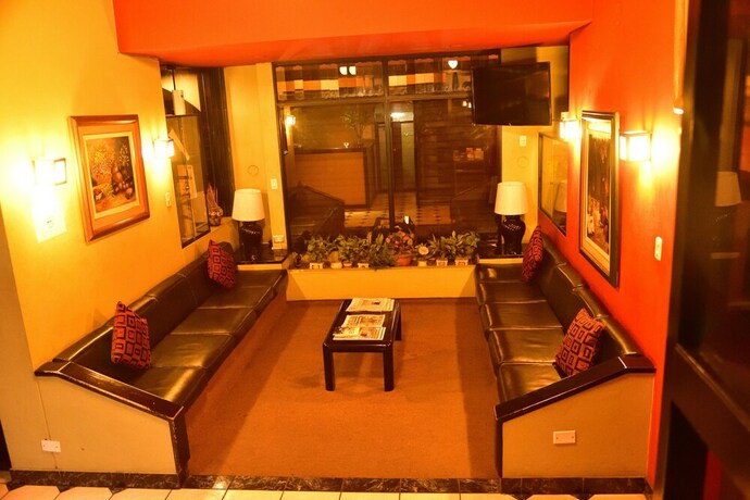 Imagen general del Hotel Holiday Suites, Tacna. Foto 1