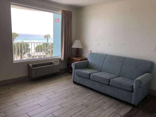 Imagen general del Hotel Holiday Terrace Beachfront Hotel, a By The Sea Resort. Foto 4