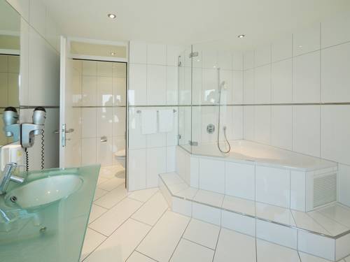 Imagen de la habitación del Hotel Holiday, Thun. Foto 8