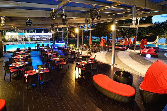 Imagen del bar/restaurante del Hotel Holiday Villa Beach Resort and Spa Langkawi. Foto 2