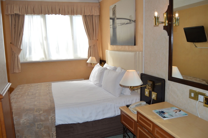 Imagen de la habitación del Hotel Holiday Villa. Foto 2