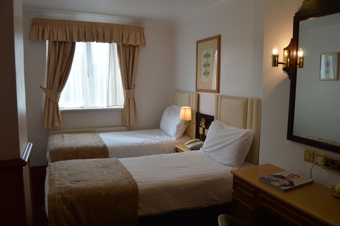 Imagen de la habitación del Hotel Holiday Villa. Foto 7