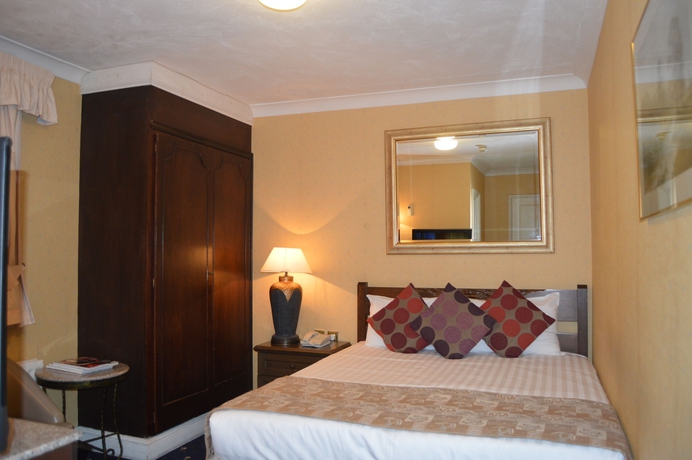 Imagen de la habitación del Hotel Holiday Villa. Foto 12