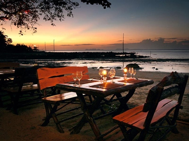 Imagen general del Hotel Holiday Villa, Klong Dao Beach. Foto 9