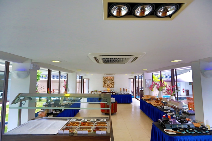 Imagen del bar/restaurante del Hotel Holiday Villa Pantai Indah. Foto 1