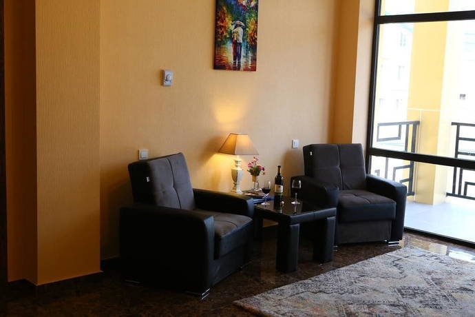 Imagen de los interiores del Hotel Holiday Villa, Tbilisi. Foto 15