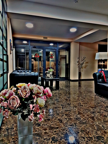 Imagen de los interiores del Hotel Holiday Villa, Tbilisi. Foto 17
