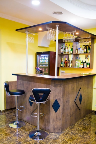 Imagen del bar/restaurante del Hotel Holiday Villa, Tbilisi. Foto 4