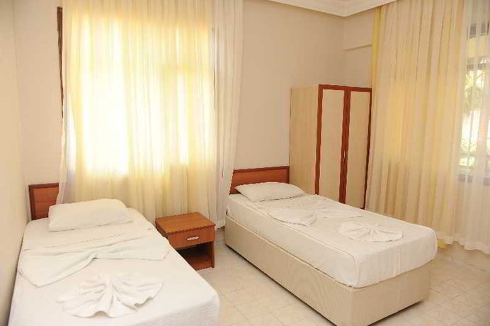 Imagen de la habitación del Hotel Holiday World. Foto 3