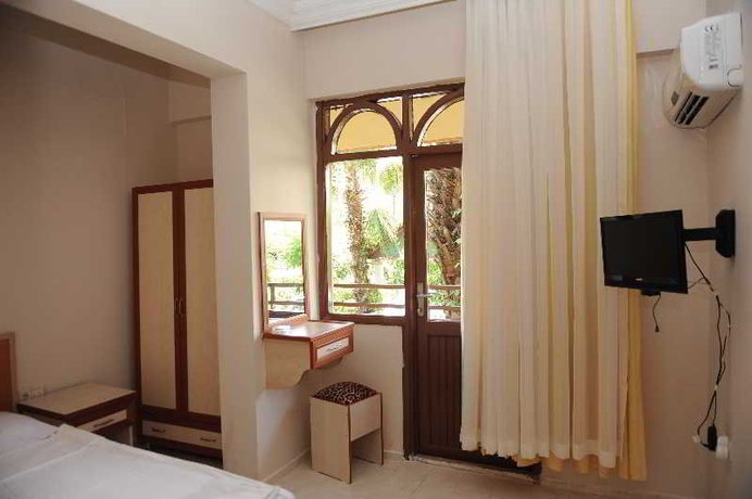 Imagen de la habitación del Hotel Holiday World. Foto 4