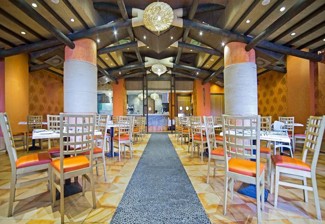 Imagen del bar/restaurante del Hotel Holiday World Polynesia Affiliated by Meli&aacute;. Foto 3