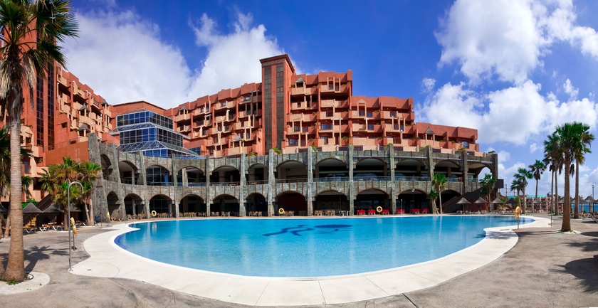 Imagen de la piscina del Hotel Holiday World Polynesia. Foto 15