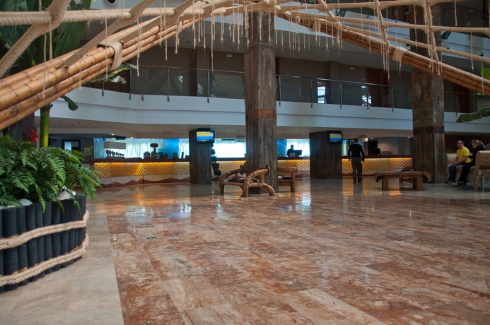 Imagen de los interiores del Hotel Holiday World Polynesia. Foto 13