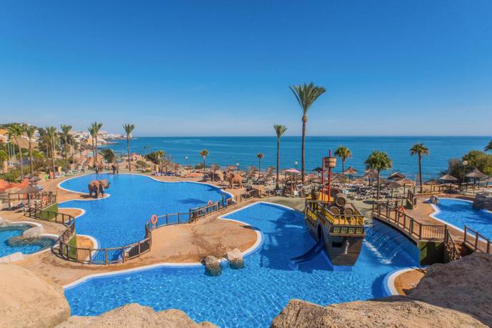 Imagen de los exteriores del Hotel Holiday World Resort Affiliated by Meli&aacute;. Foto 7