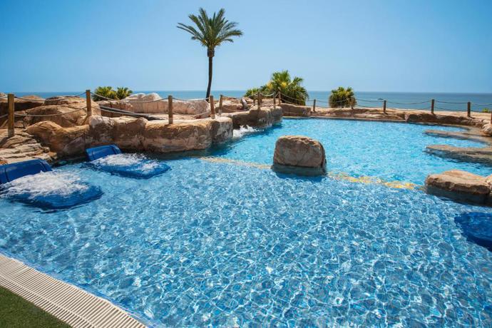 Imagen de la piscina del Hotel Holiday World Resort Affiliated by Meli&aacute;. Foto 20