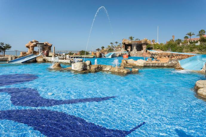 Imagen de la piscina del Hotel Holiday World Resort Affiliated by Meli&aacute;. Foto 21