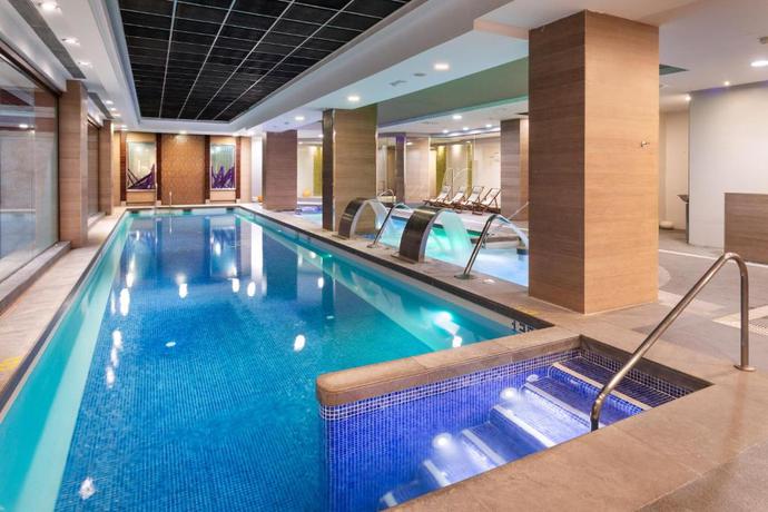 Imagen de la piscina del Hotel Holiday World Resort Affiliated by Meli&aacute;. Foto 22