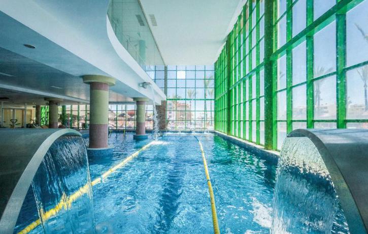 Imagen de la piscina del Hotel Holiday World Resort Affiliated by Meli&aacute;. Foto 24