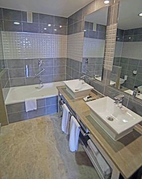 Imagen de la habitación del Hotel Holiday World Resort Affiliated by Meli&aacute;. Foto 5