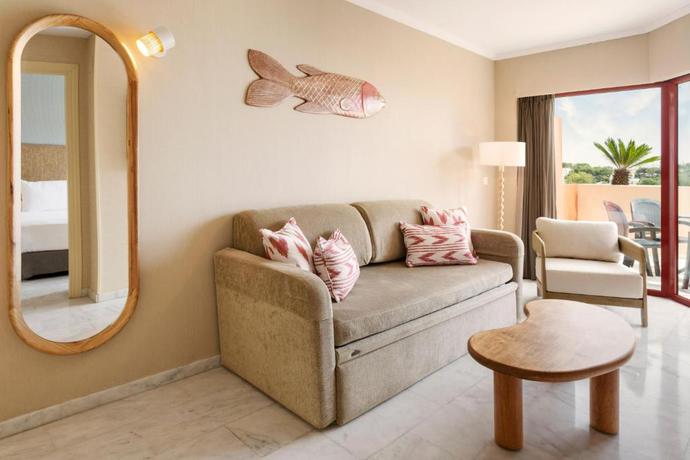 Imagen de la habitación del Hotel Holiday World Resort Affiliated by Meli&aacute;. Foto 8