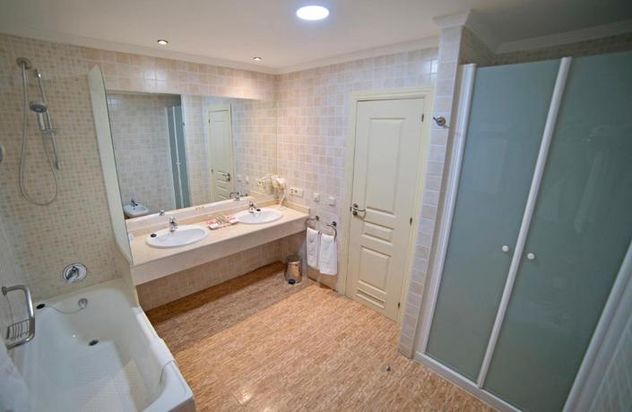 Imagen general del Hotel Holiday World Resort. Foto 2