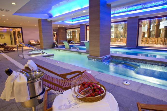 Imagen general del Hotel Holiday World Resort. Foto 13