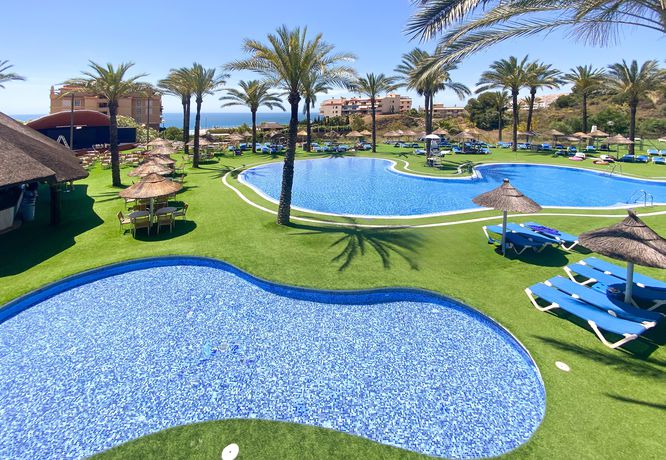 Imagen de la piscina del Hotel Holiday World Riwo Affiliated By Melia. Foto 18