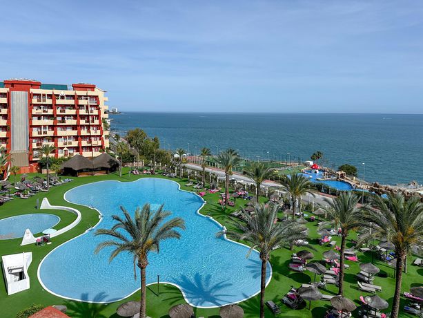 Imagen de los exteriores del Hotel Holiday World Village Affiliated by Meli&aacute;. Foto 8