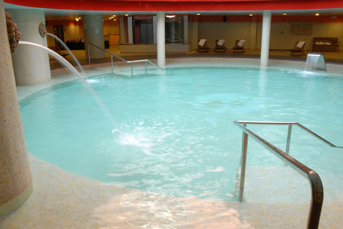 Imagen de la piscina del Hotel Holiday World Village. Foto 21