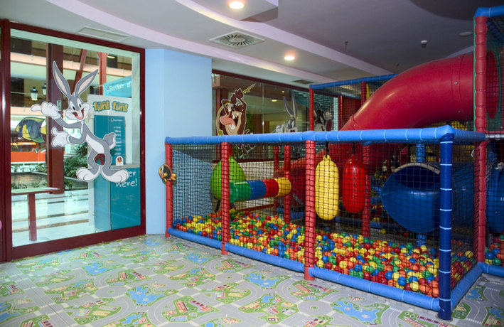 Imagen general del Hotel Holiday World Village. Foto 2