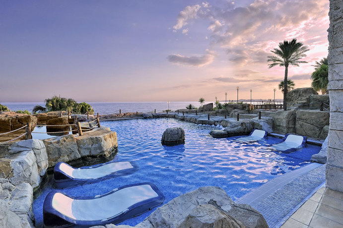 Imagen de la piscina del Hotel Holiday World Village. Foto 23