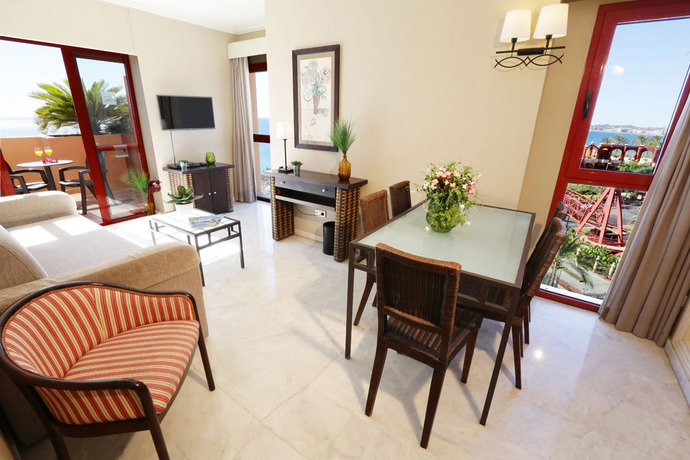 Imagen general del Hotel Holiday World Village. Foto 6