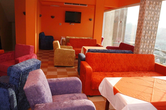 Imagen de los interiores del Hotel Holidays Express. Foto 14