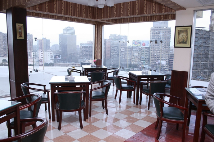 Imagen del bar/restaurante del Hotel Holidays Express. Foto 4