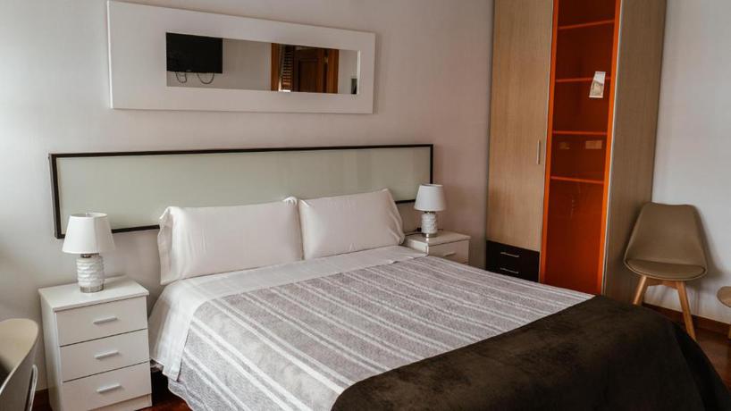 Imagen de la habitación del Hotel Holidays Mirana. Foto 2