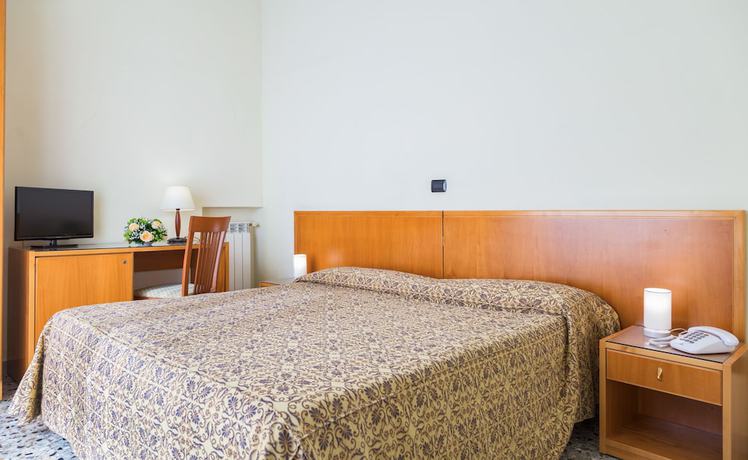 Imagen de la habitación del Hotel Holidays, Torre del Greco. Foto 9