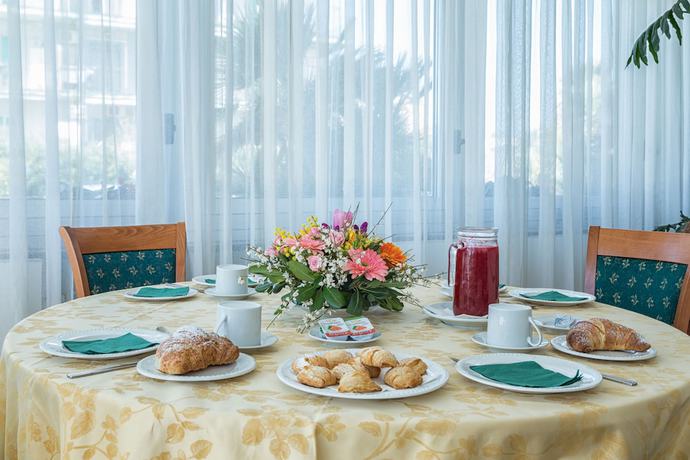 Imagen del bar/restaurante del Hotel Holidays, Torre del Greco. Foto 5