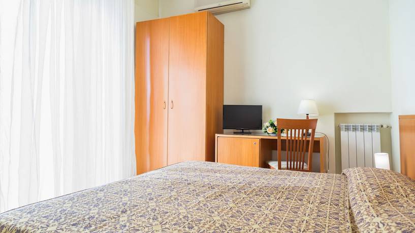 Imagen de la habitación del Hotel Holidays, Torre del Greco. Foto 12