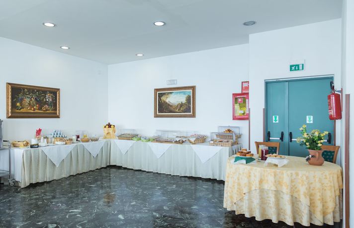 Imagen del bar/restaurante del Hotel Holidays, Torre del Greco. Foto 6