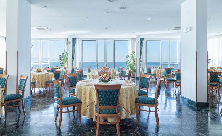 Imagen del bar/restaurante del Hotel Holidays, Torre del Greco. Foto 7